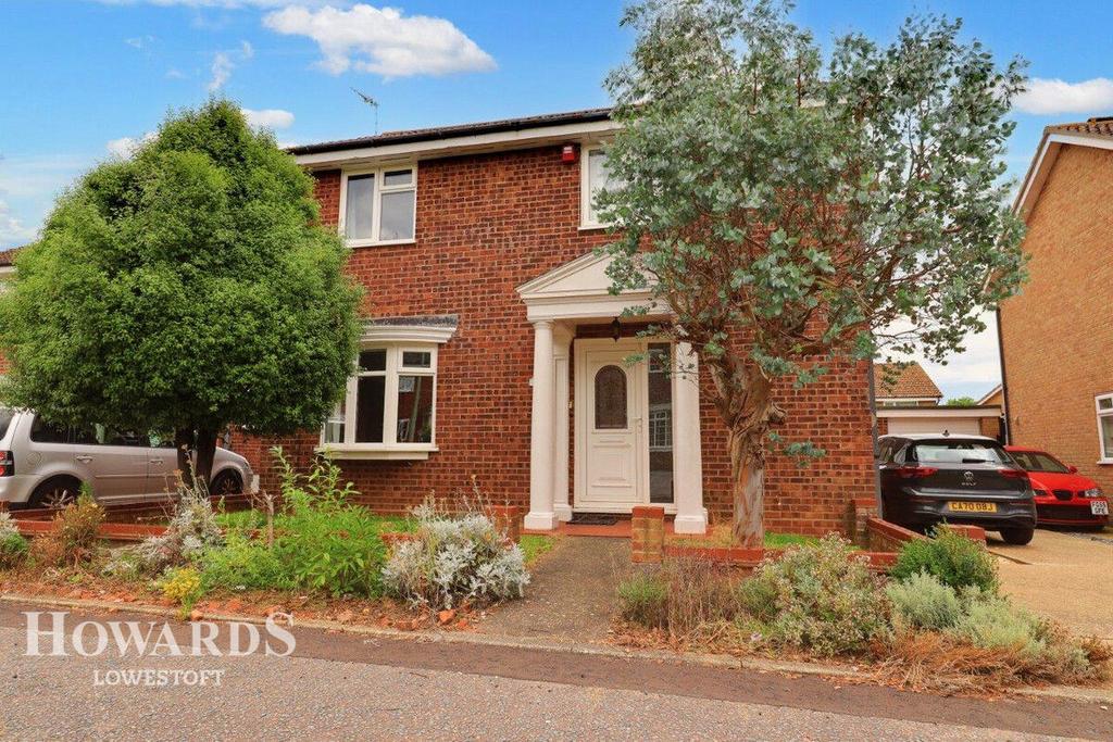 Robertsbridge Walk, Carlton Colville 4 bed detached house for sale £335,000