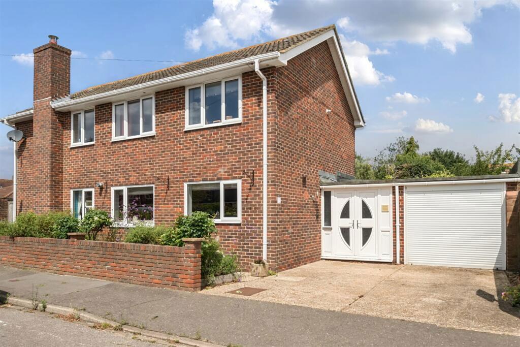 Hartland Court, Southbourne Emsworth... 4 bed detached house £400,000