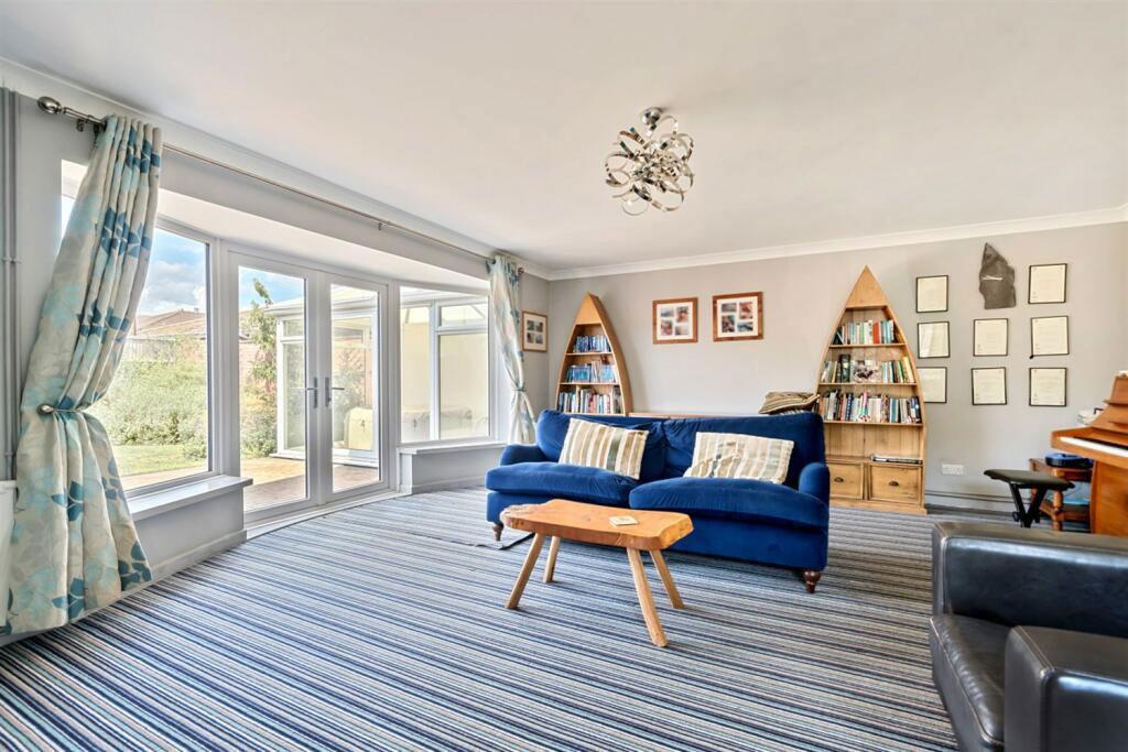Hartland Court, Southbourne Emsworth... 4 bed detached house £400,000