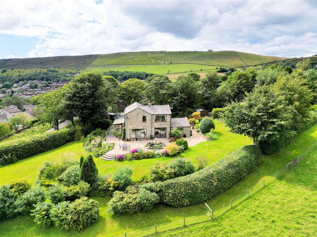 Harrop Green, Diggle, Saddleworth, OL3 5LW 3 bed detached house for