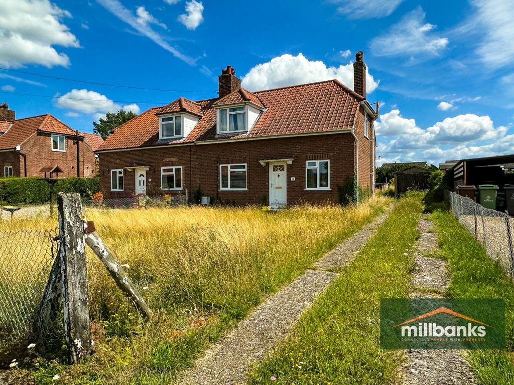 Jubilee Avenue, East Harling... 2 bed semidetached house £200,000