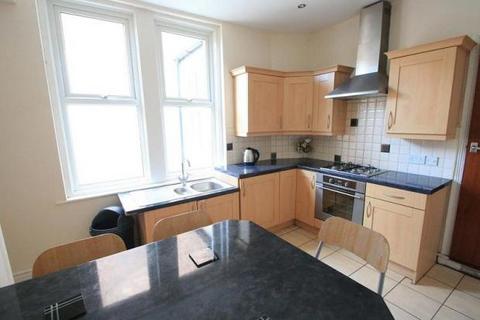 4 bedroom terraced house to rent, Alexandra Road, Newcastle upon Tyne NE6