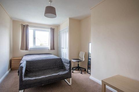 undefined, 1467L West Pilton Grove, Edinburgh, EH4 4EP