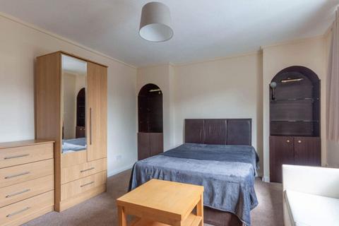 undefined, 1467L West Pilton Grove, Edinburgh, EH4 4EP