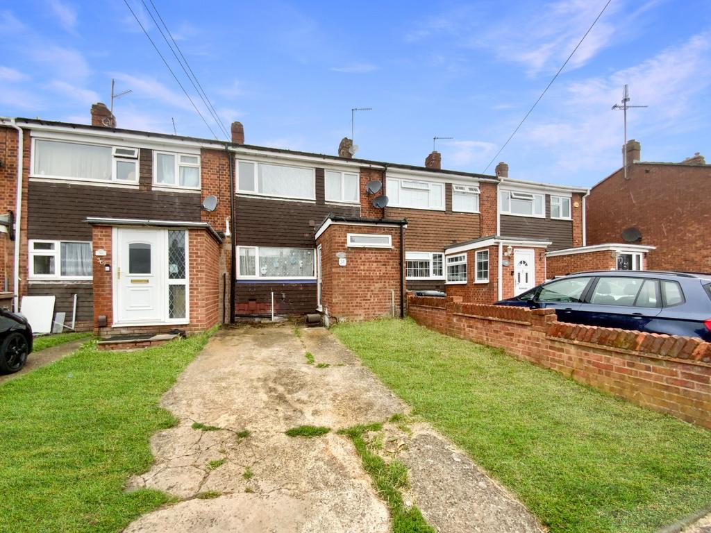 Easingwold Gardens, Luton... 3 bed terraced house £260,000