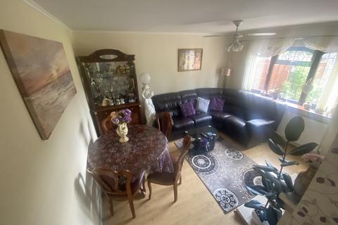 2 bedroom flat for sale, Kelvin Road, Bloxwich, Walsall WS2