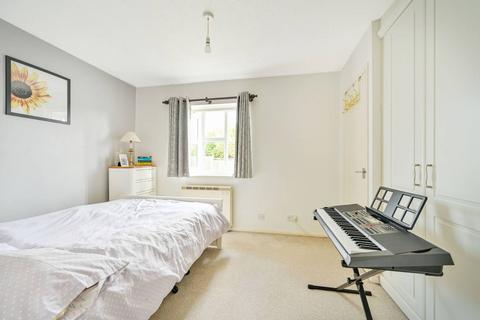 1 Heather Close, Guildford, GU2 9ZZ