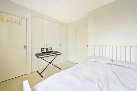 1 Heather Close, Guildford, GU2 9ZZ