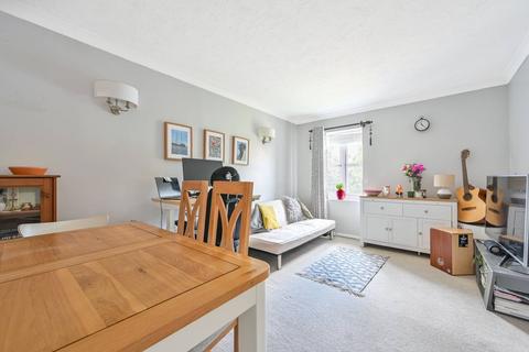 1 Heather Close, Guildford, GU2 9ZZ