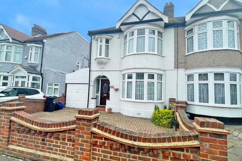 4 bedroom end of terrace house for sale - Ashburton Avenue, Ilford, Essex, IG3