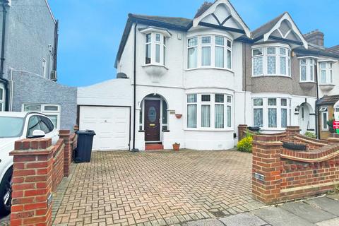 4 bedroom end of terrace house for sale - Ashburton Avenue, Ilford, Essex, IG3