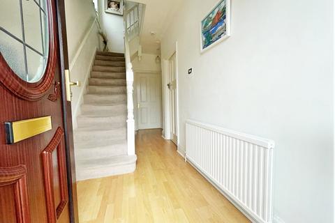 4 bedroom end of terrace house for sale - Ashburton Avenue, Ilford, Essex, IG3