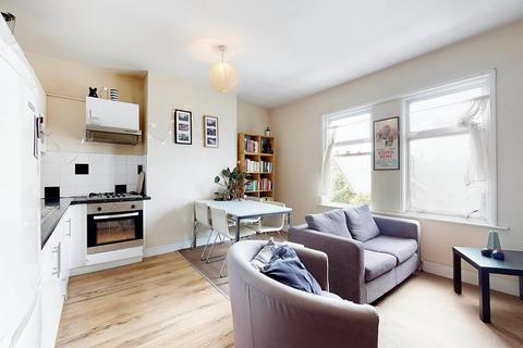 2 bedroom flat to rent, Outstanding Two Bedroom Flat in Highbury.