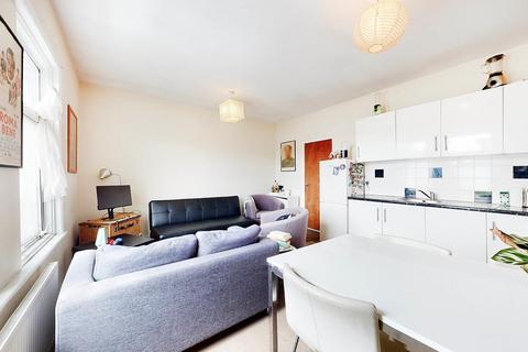 2 bedroom flat to rent, Outstanding Two Bedroom Flat in Highbury.