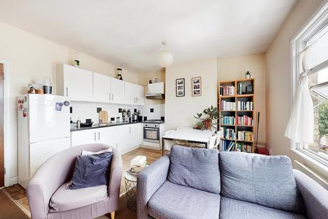 2 bedroom flat to rent, Outstanding Two Bedroom Flat in Highbury.