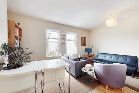 2 bedroom flat to rent, Outstanding Two Bedroom Flat in Highbury.