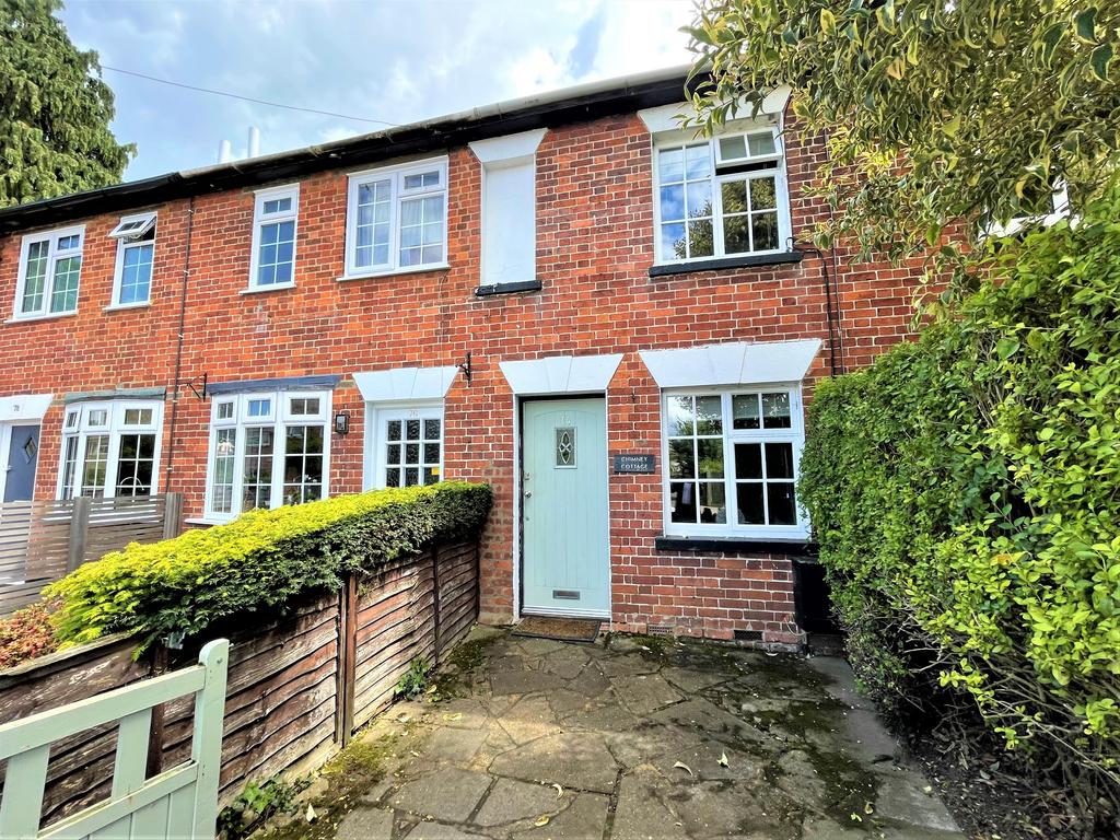Summers Road, Godalming, Surrey, GU7 2 bed terraced house