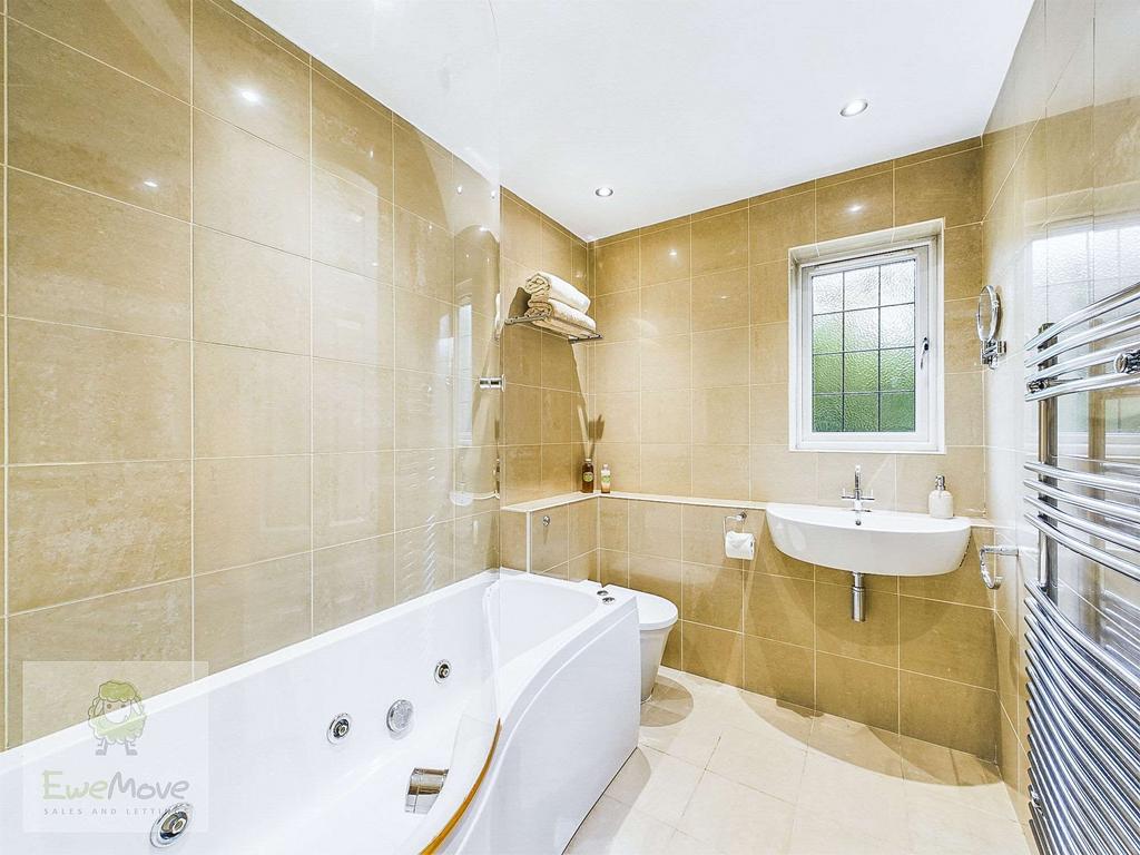 Bathroom (Family Bathroom)