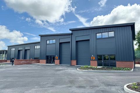 Industrial unit to rent, Unit 18 Block E, East Horton Business Park, Knowle Lane, Fair Oak, Eastleigh, SO50 7DZ