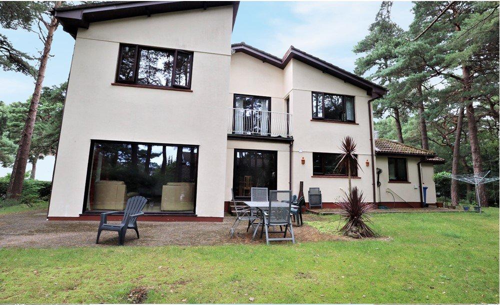 Ashwood Drive, Broadstone, Dorset, BH18 5 bed detached house for sale