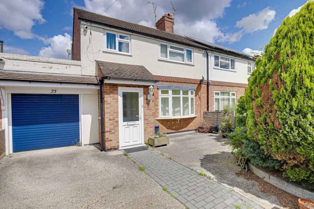 Hilltop Road, Caversham Heights, Reading 3 bed semidetached house for