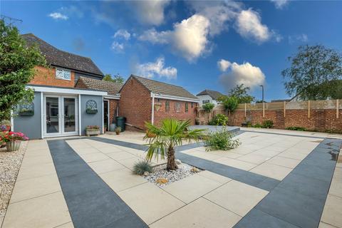 11 Kingsteignton, Shoeburyness, Southend-on-sea, SS3 8AY