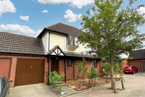 10 Beacons Close, London, E6 5TT