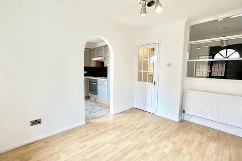10 Beacons Close, London, E6 5TT