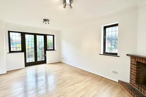 10 Beacons Close, London, E6 5TT