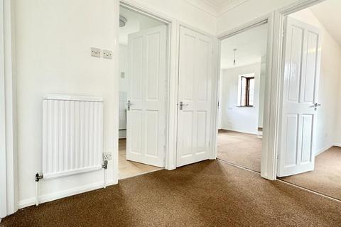 10 Beacons Close, London, E6 5TT