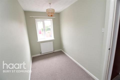 2 bedroom terraced house to rent, Juniper Close, Thetford