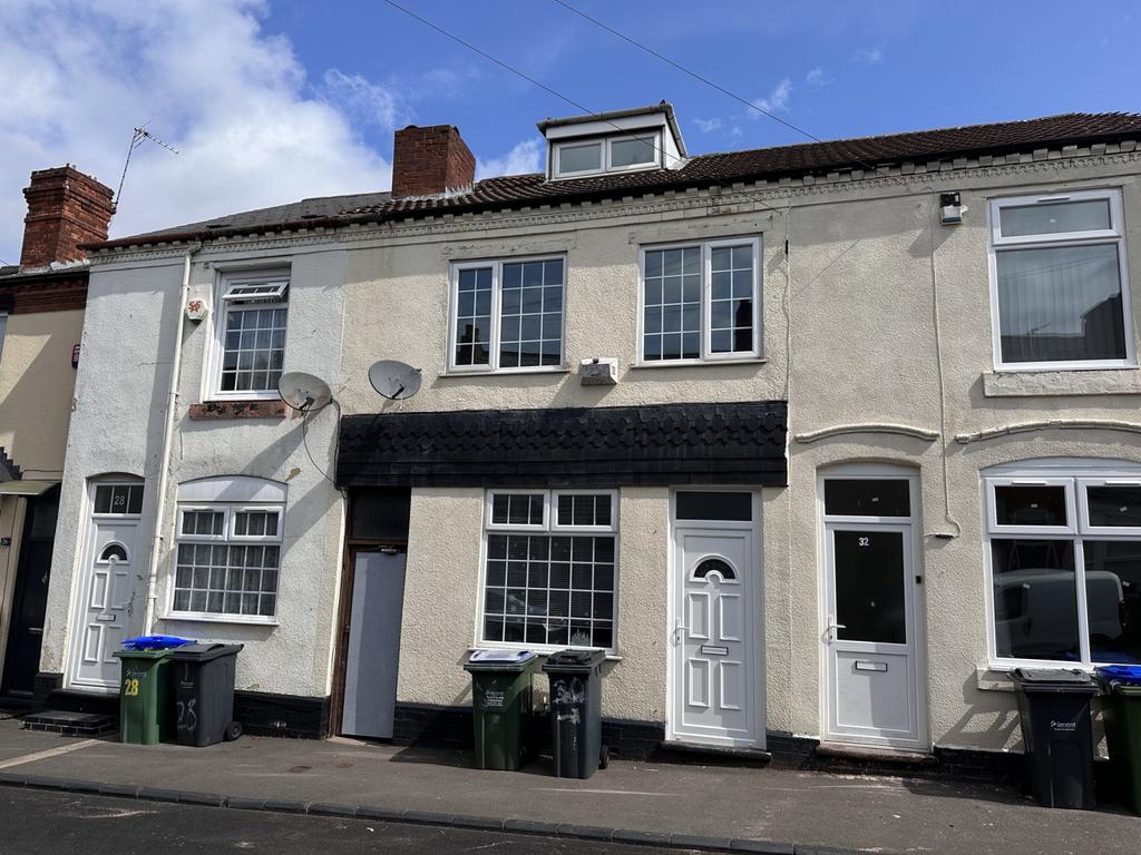 Charming 3-Bedroom Family Home in Oldbury, Barrs