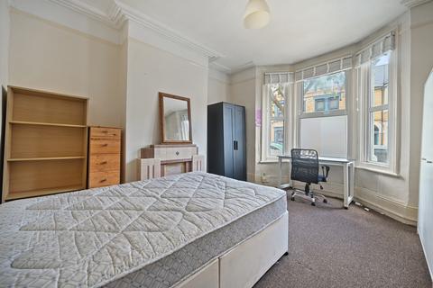4 bedroom terraced house for sale, Villiers Road, London NW2