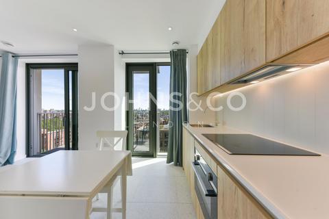Studio to rent, Jacquard Point, The Silk District, E1