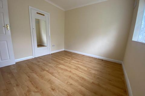 2 bedroom apartment to rent, Staines-Upon-Thames,  Surrey,  TW18