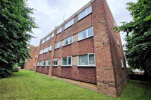 2 bedroom ground floor flat to rent, Beverley Court, Cranbrook Road, Barkingside IG6 1HN