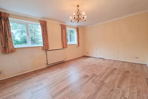 2 bedroom ground floor flat to rent, Beverley Court, Cranbrook Road, Barkingside IG6 1HN