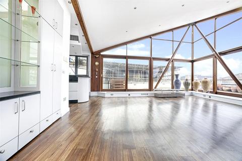 3 bedroom penthouse to rent, Triangle Court, Three Oak Lane, Shad Thames, London, SE1