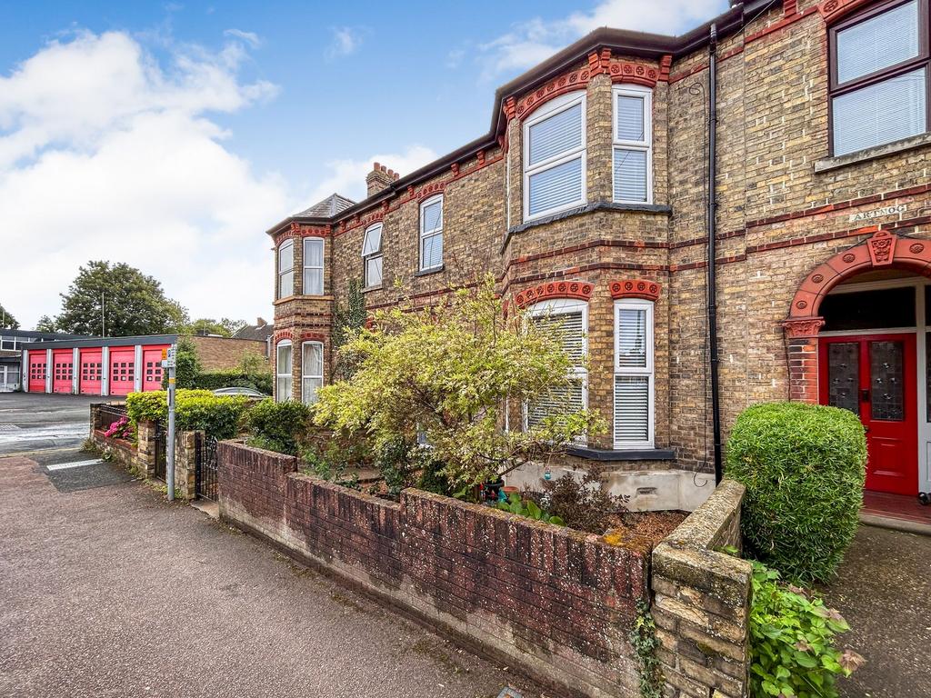 Hartford Road, Huntingdon, Cambridgeshire. 4 bed terraced house for