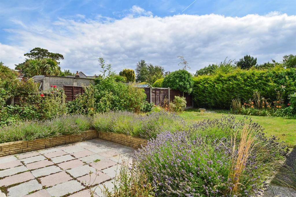 Hunters Forstal Road, Herne Bay 2 bed detached bungalow for sale £400,000