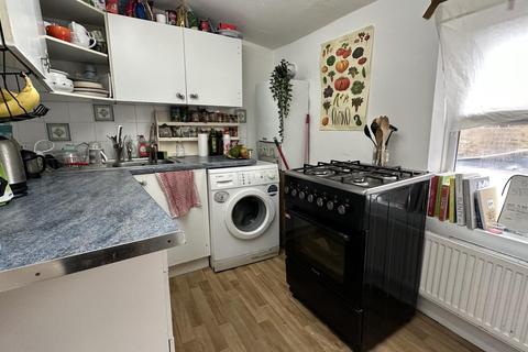 2 bedroom flat to rent, Cassland Road, Hackney, E9