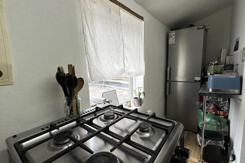 2 bedroom flat to rent, Cassland Road, Hackney, E9