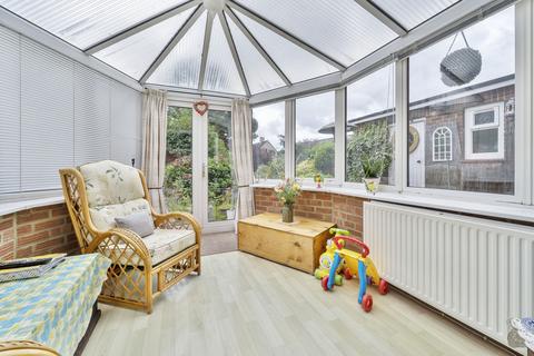 27 Fryern Close, Storrington, Pulborough, RH20 4PJ