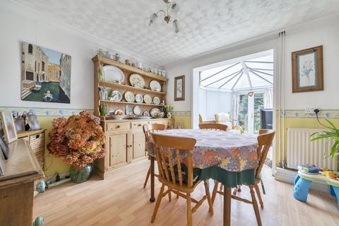 27 Fryern Close, Storrington, Pulborough, RH20 4PJ
