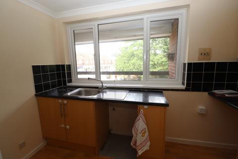 3 bedroom flat for sale, Storrington - spacious flat