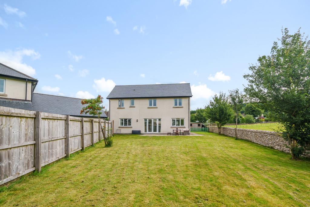 1 Strawberry Fields, Kendal, LA9 7TA 5 bed detached house for sale £