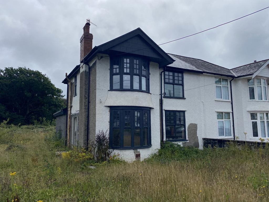 Pontardawe Road, Clydach, Swansea, City And County of Swansea. 3 bed