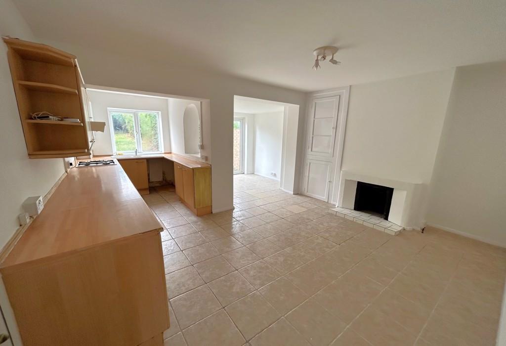 Barr Road, Gravesend, Kent 3 bed end of terrace house £1,500 pcm (£