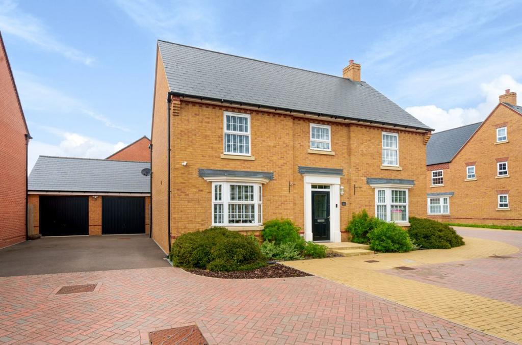 Busby Mead, Marston Moretaine, Bedford 5 bed detached house £700,000