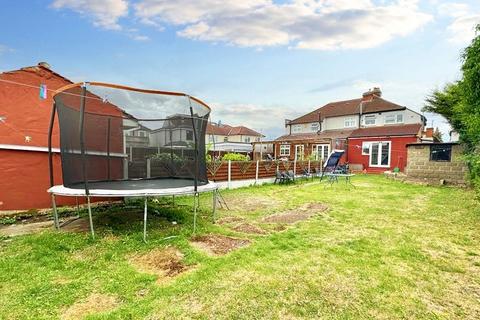 2 bedroom semi-detached house for sale, Belvedere Avenue, Ilford IG5